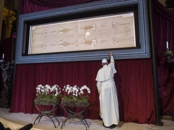 Pope Francis and the Shroud in 2015